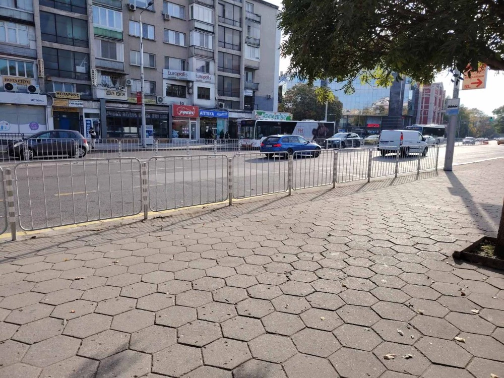 Монтираха нови преградни пана на ключови пътни артерии