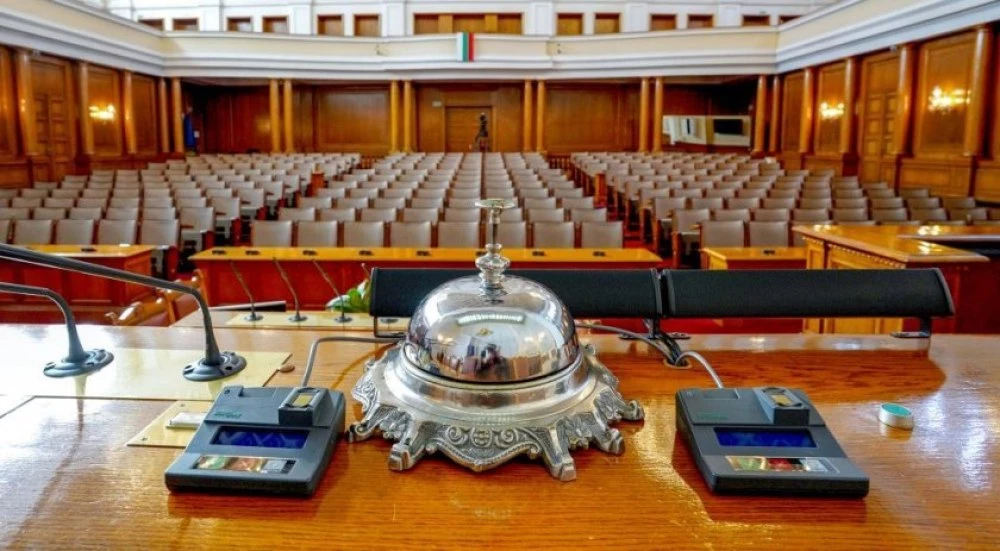 Наталия Киселова свиква извънредно заседание на парламента