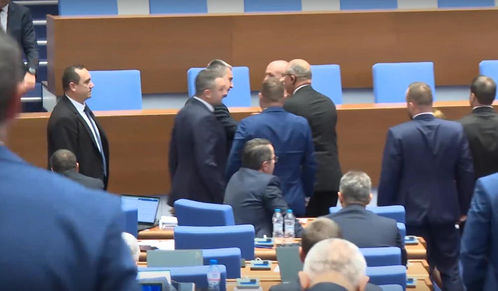 Сблъсъци в Народното събрание: Напрежение между депутати от „Възраждане” и „ДПС-Ново начало”