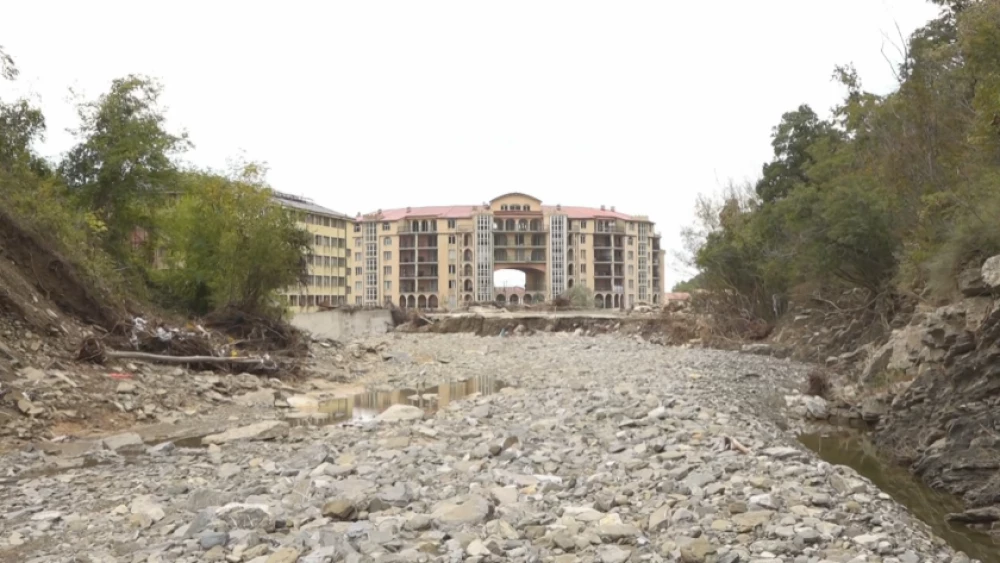 Водата в Елените още е негодна за пиене