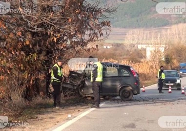 Автомобил падна в канал край Пловдив, един е загинал, а трима са ранени