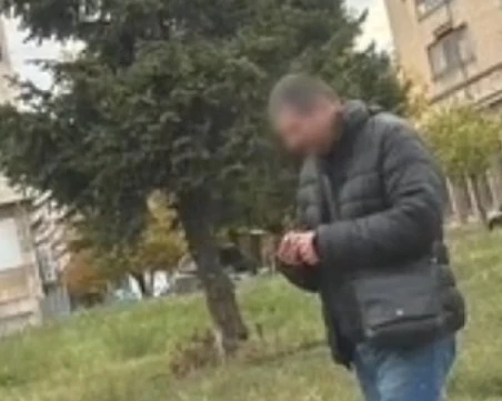 Мъж заговаря малолетни момичета в София и си сваля панталоните пред тях