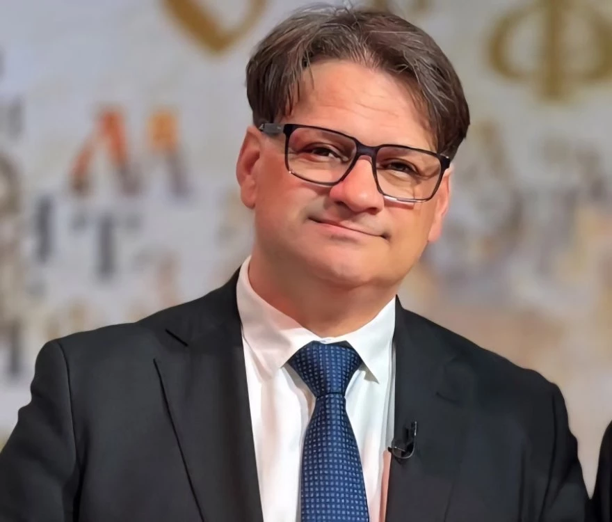 Не скандалът със сексуална агресия, а насилието над културата трябва да освободи Мариан Бачев