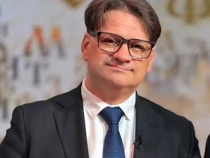 Не скандалът със сексуална агресия, а насилието над културата трябва да освободи Мариан Бачев