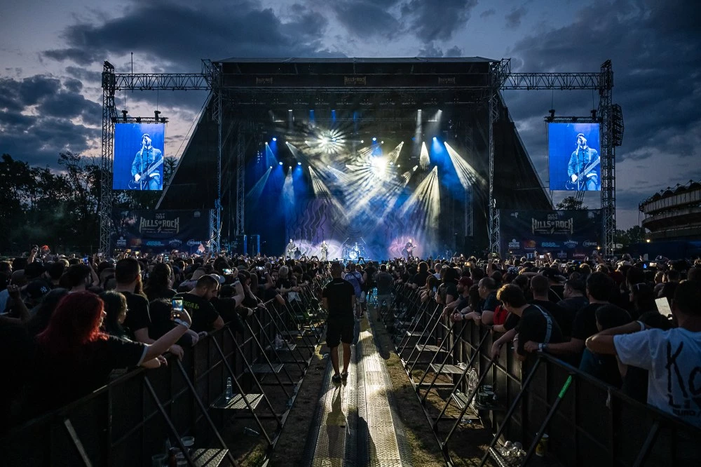 Ден преди официалния старт на HILLS OF ROCK 2026, сцената