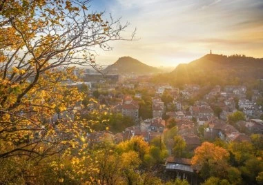 Слънчев Пловдив днес: от хладно утро до топъл следобед