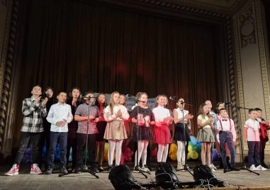 Ученици от район „Източен се обединиха в голям концерт, посветен на човечността и споделените ценности