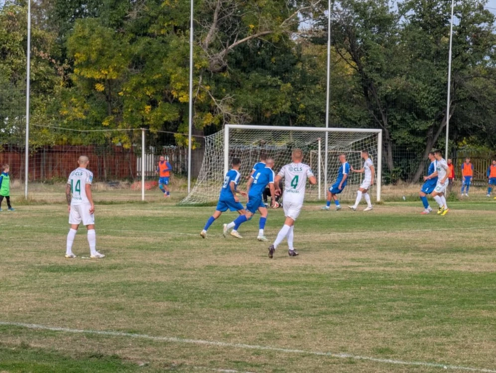Вижте стартовите състави на Спартак и Славия