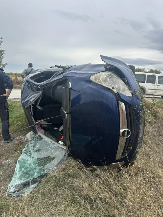 Автомобил се преобърна няколко пъти в нива край Пловдив, жена е в болница