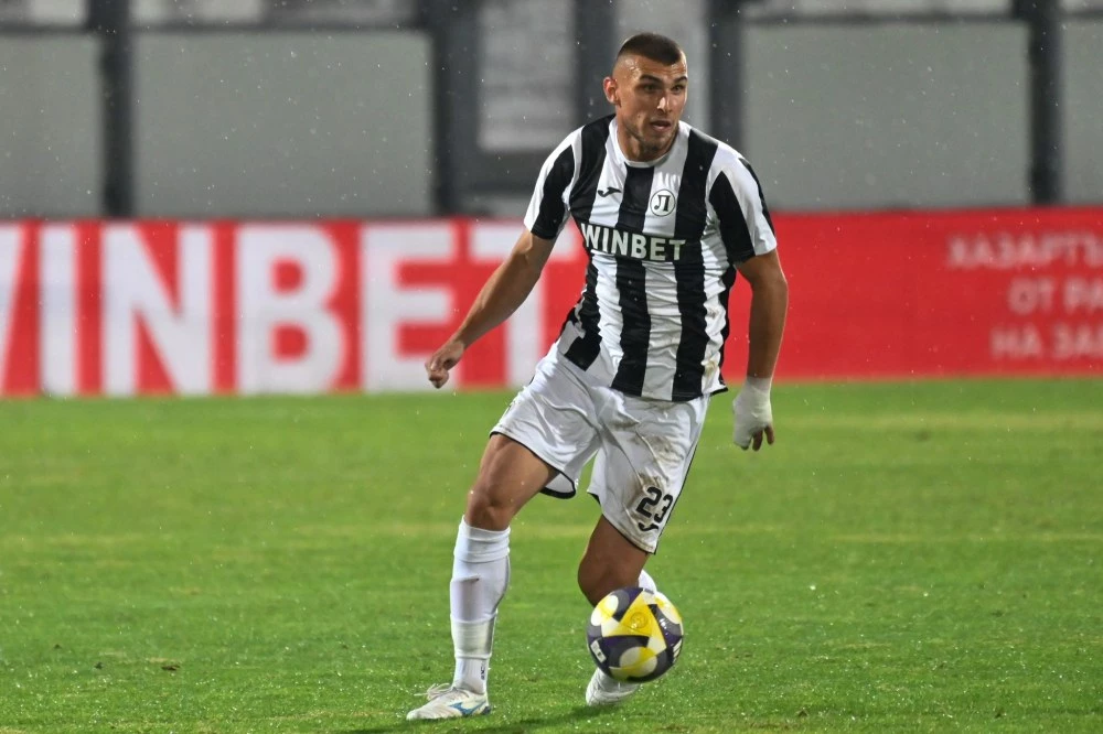 Локо с големи проблеми в защитата преди дербито