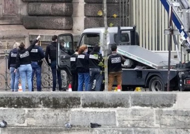 Двама от задържаните крадци от Лувъра частично признаха вината си