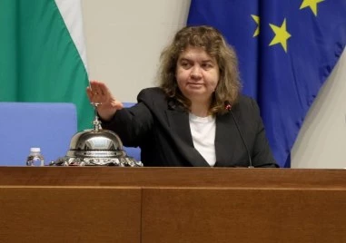 Наталия Киселова подаде оставка като председател на парламента