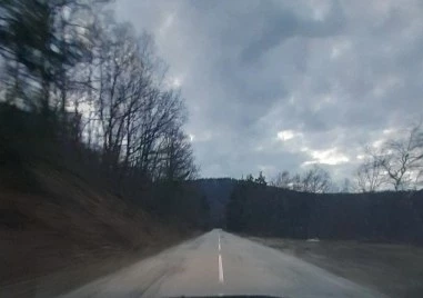 Временно ще бъде затруднено движението по пътя Храбрино – Дедово – Равнища