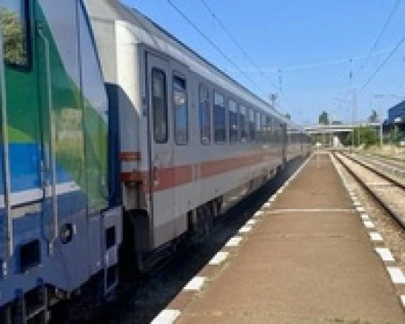 Бързият влак от Варна за София блъсна човек