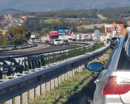 Катастрофа затапи движението на АМ 