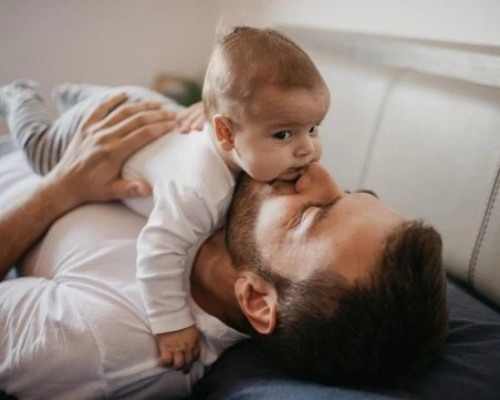 Не приеха предложението 15-дневният отпуск за бащи да се ползва на части