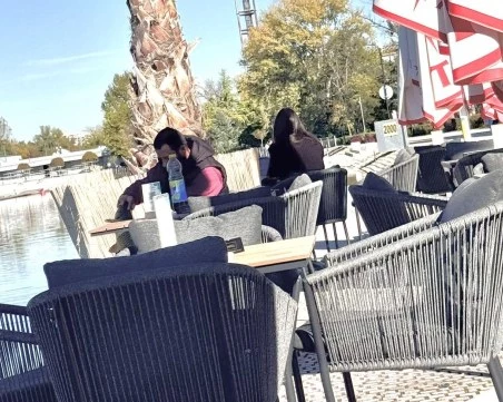 Тихомълком пловдивчанин улови шаран от Гребната с ръце, скри го в раницата си и избяга