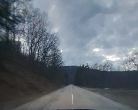 Временно ще бъде затруднено движението по пътя Храбрино – Дедово – Равнища