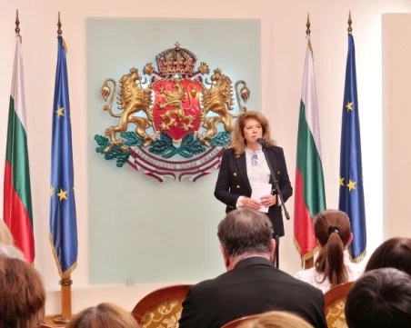 Йотова: Хората на науката трябва да участват във важните решения