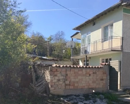 Жестоко убийство на жена в Шуменско, задържан е синът на жертвата