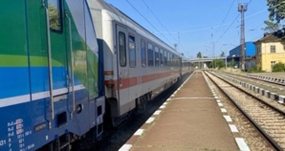 Бързият влак от Варна за София блъсна човек