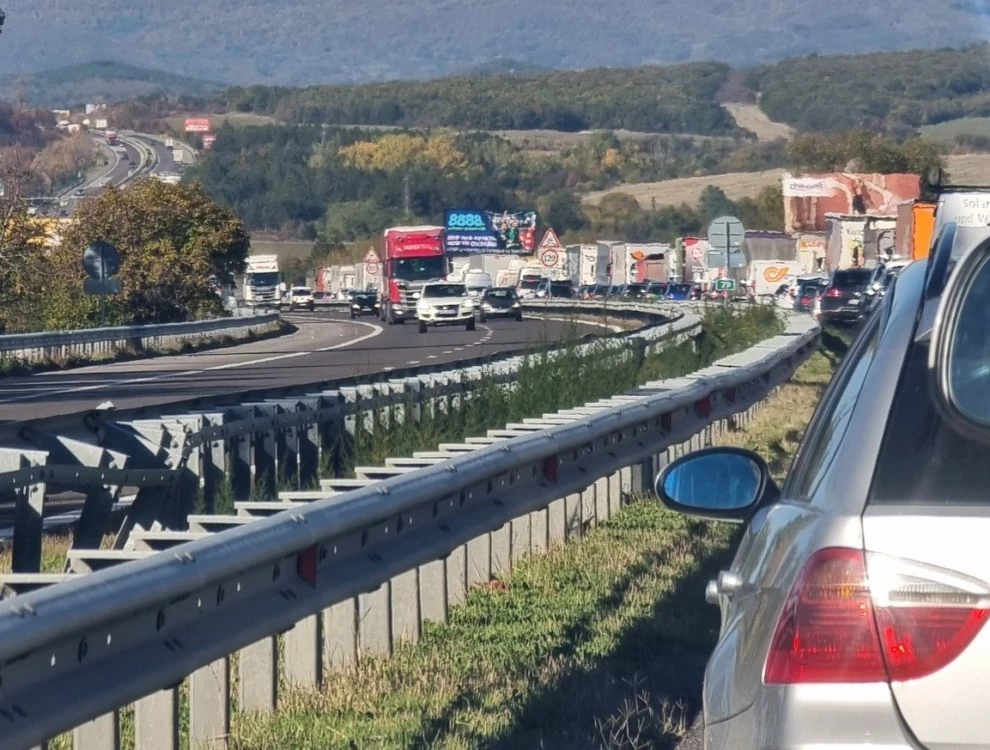 Катастрофа затапи движението на АМ