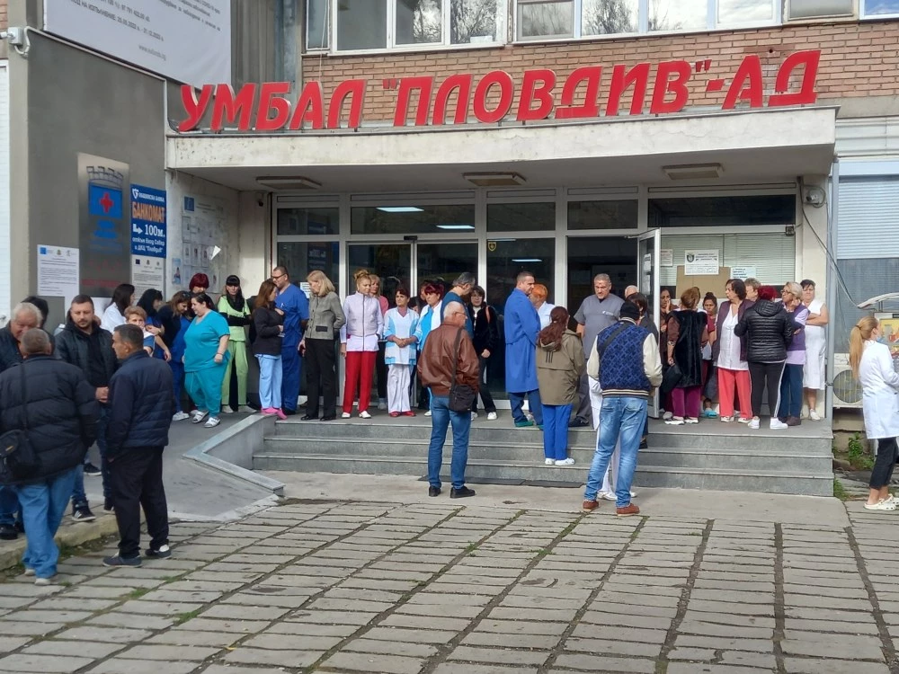 Протестиращите медици от УМБАЛ-Пловдив се срещнаха с представители на БЛС и синдикалисти