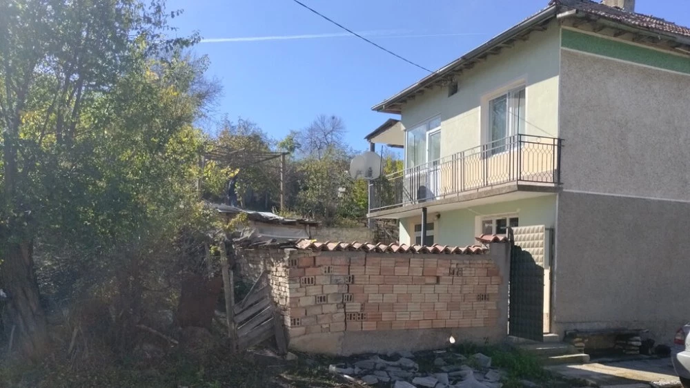 Жестоко убийство на жена в Шуменско, задържан е синът на жертвата