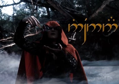 Навръх Хелоуин: Пловдивската певица Теодора Стоянова с премиери на дебютен албум и книга на баща си