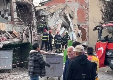 Откриха телата на родители под отломките от срутилата се сграда край Истанбул