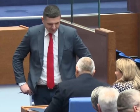 Бойко Борисов се подписа за оставката на шефа на КПК Антон Славчев