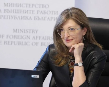 Екатерина Захариева за еврозоната: Процесът върви по план
