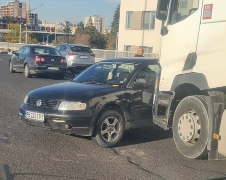 Катастрофа затруднява движението по Асеновградско шосе на влизане в Пловдив