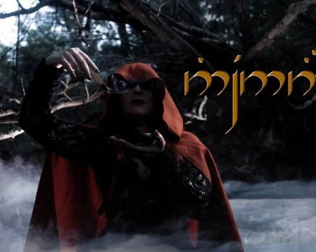 Навръх Хелоуин: Пловдивската певица Теодора Стоянова с премиери на дебютен албум и книга на баща си