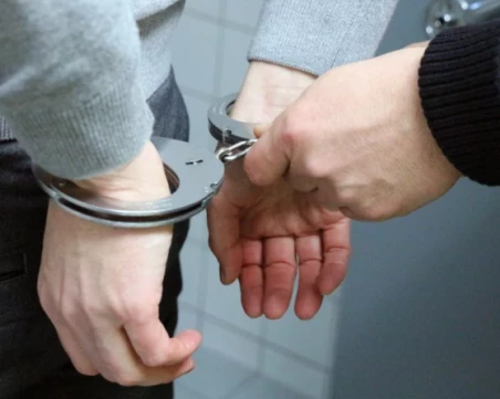 Задържаха мъж, нанесъл множество удари с юмруци над майка си в София