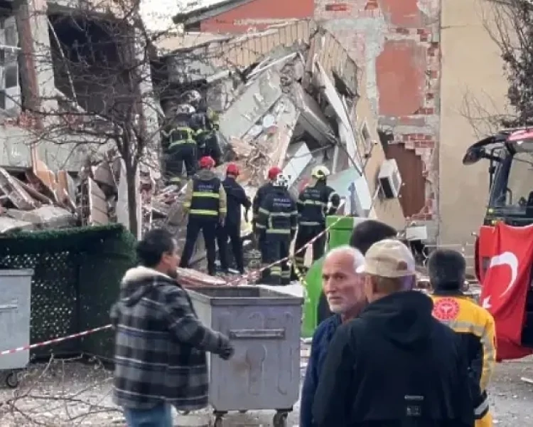 Откриха телата на родители под отломките от срутилата се сграда край Истанбул