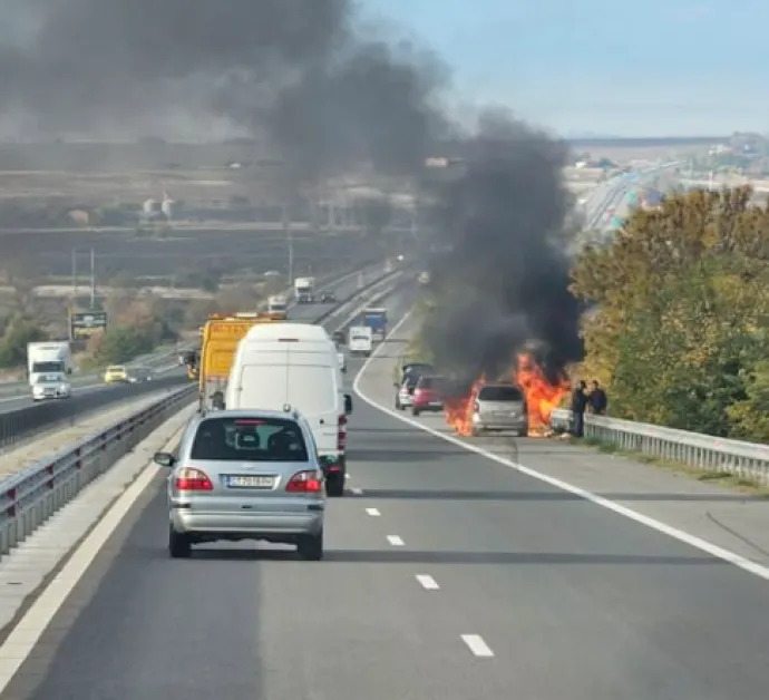 Кола се запали на АМ Тракия край Чирпан