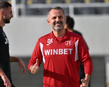 Димитър Илиев на линия за дербито, вижте групата на Локо