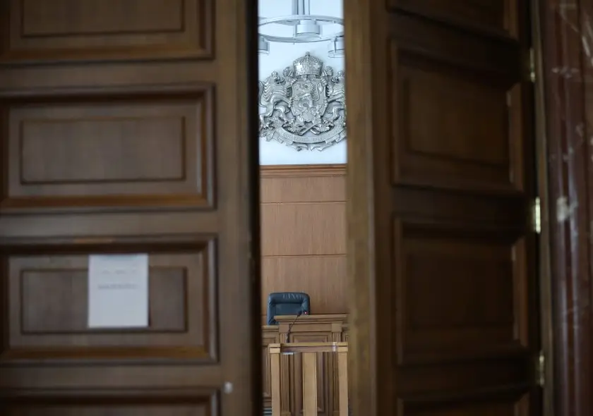 Условна присъда за учителя, имал сексуални отношения с 13-годишна ученичка