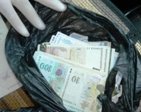 Жената, пренесла над 230 хил. лв. до Букурещ, била убедена, че помага на полицията