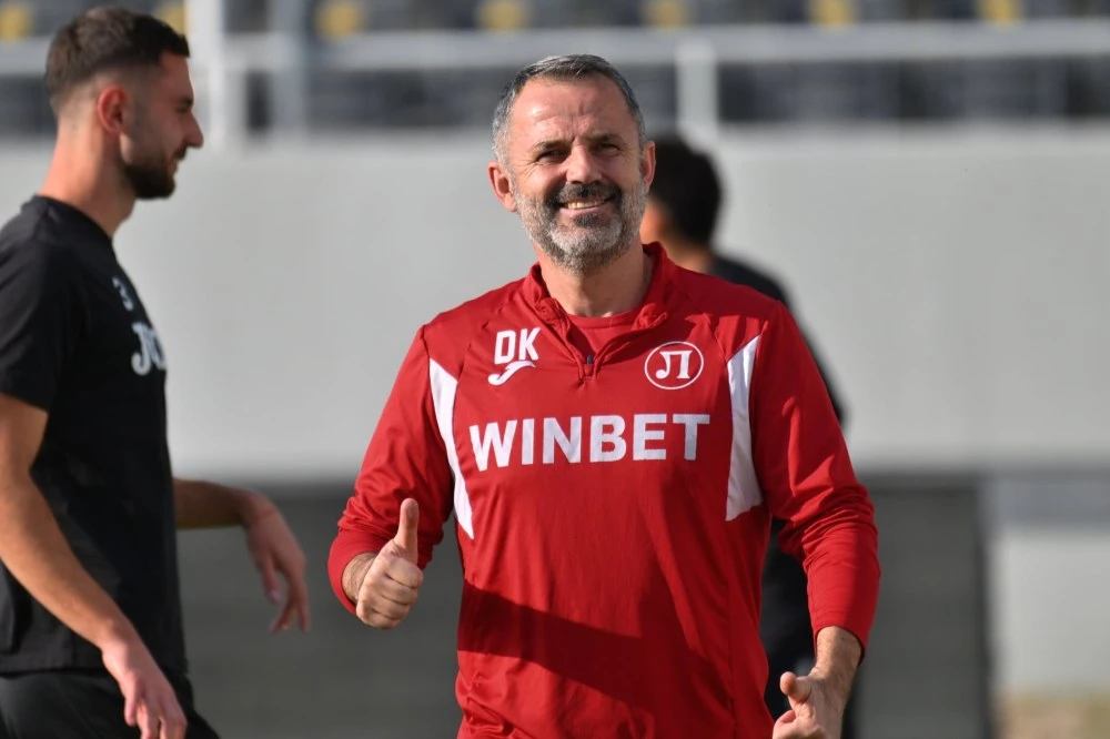 Димитър Илиев на линия за дербито, вижте групата на Локо