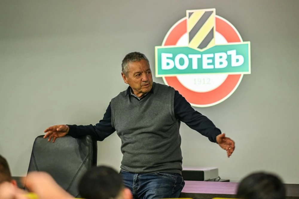 Легендите на Ботев надъхаха играчите преди дербито