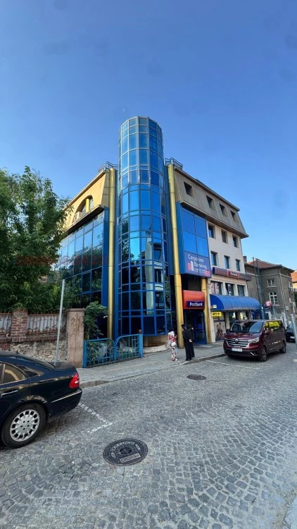 Една от емблематичните сгради в центъра на Пловдив – тази