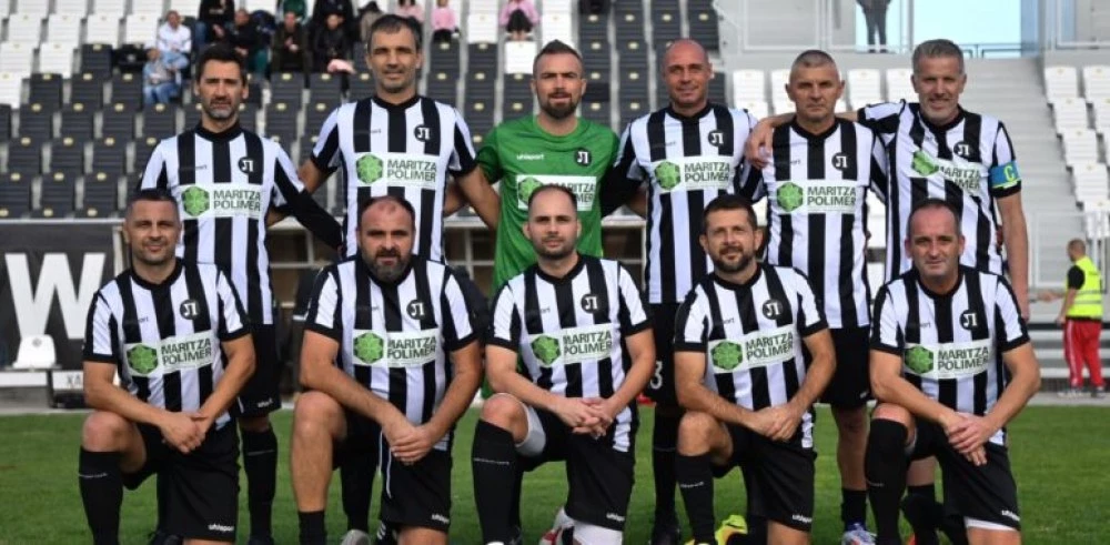 Ветераните на Локо се класираха за областния финал