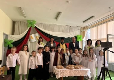 С вдъхновение и гордост: Децата от район Източен отбелязаха Деня на будителите