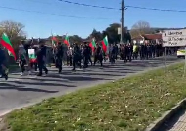 Сблъсъци между жандармерия и протестиращи срещу еврото, няколко полицаи са пострадали ВИДЕО
