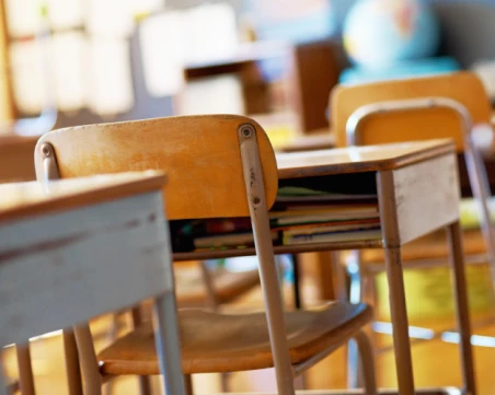 10-годишно момиче почина в двора на училището си в Гърция