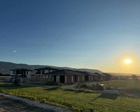 Инвеститори преобразяват село край Пловдив – енергийно независим комплекс в с. Крумово