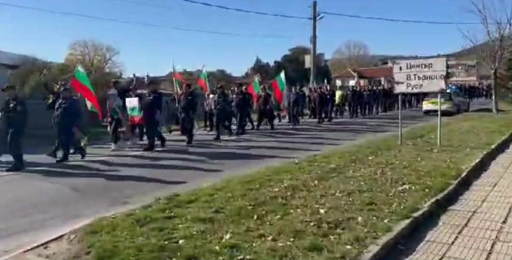 Сблъсъци между жандармерия и протестиращи срещу еврото, няколко полицаи са пострадали ВИДЕО