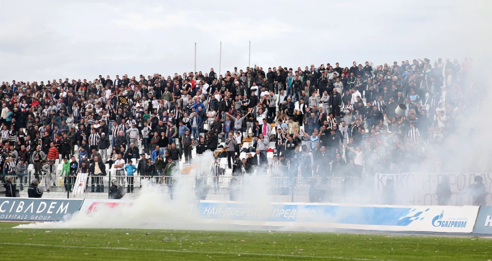 За втори път прекратяват дербито на Лаута